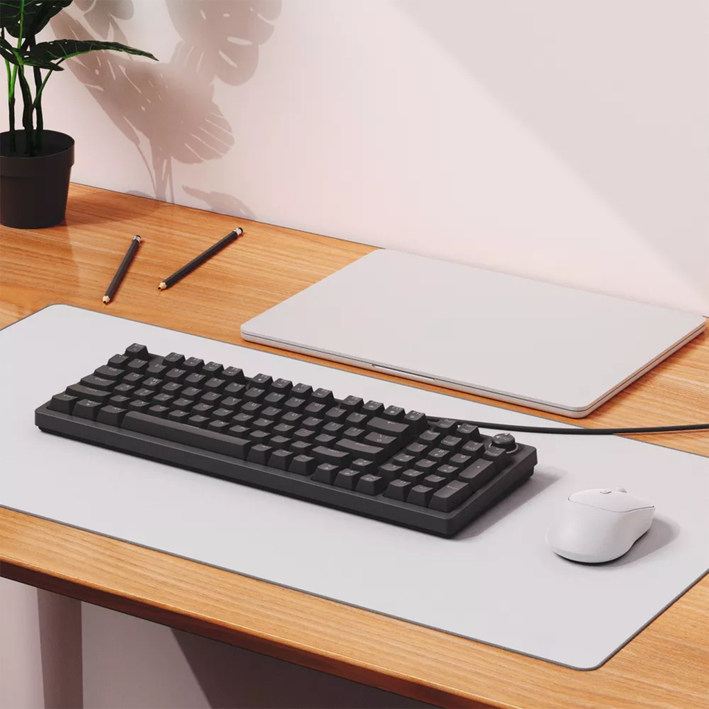 Black Full Size Wired Mechanical Keyboard With Tactile Switches And Number Pad